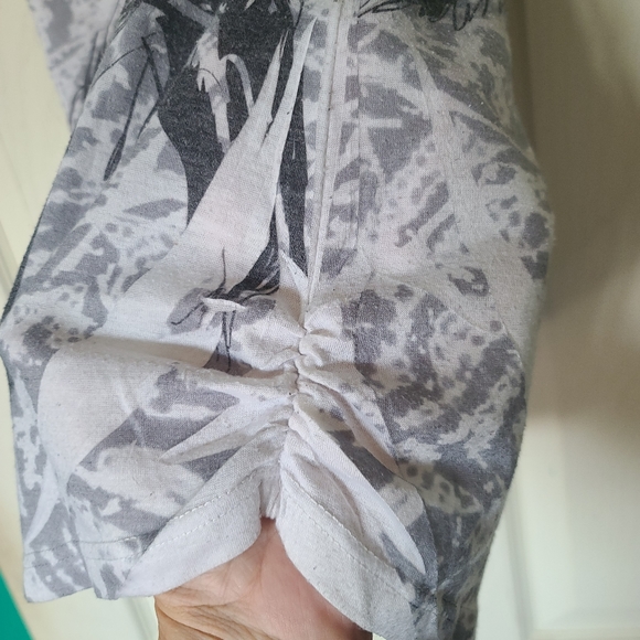 Tank Top. Size M - Picture 3 of 6